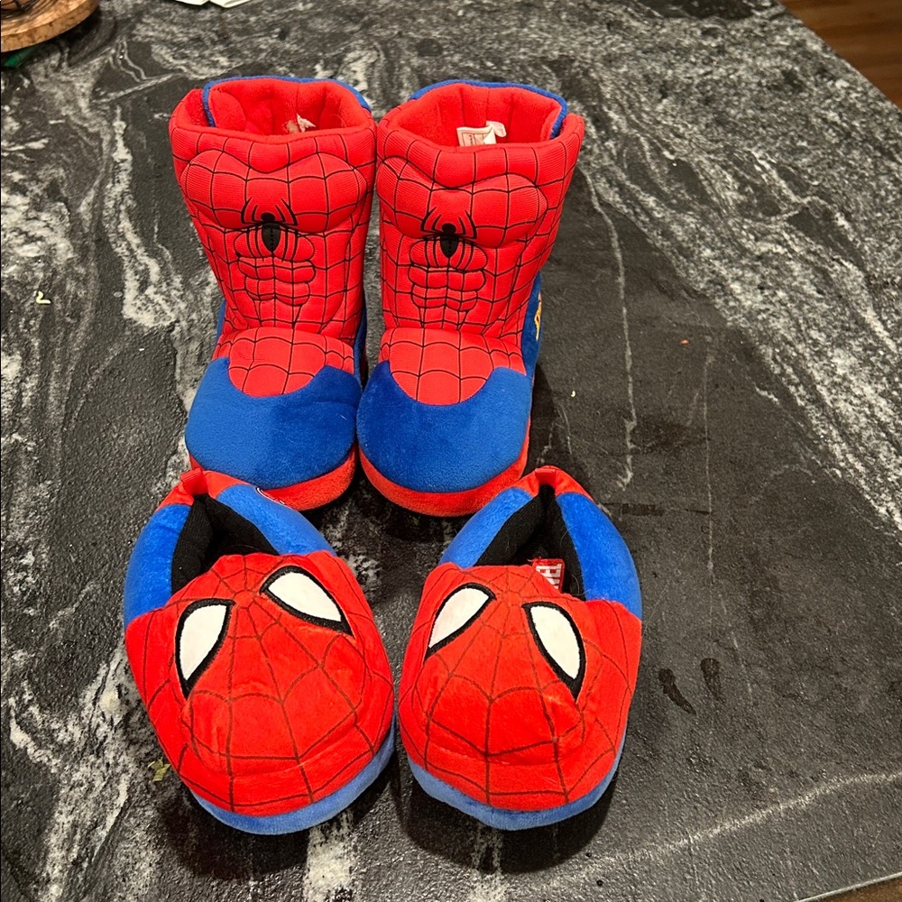 Spider man slippers - LOT 2 pairs of spider man slippers for little boys
